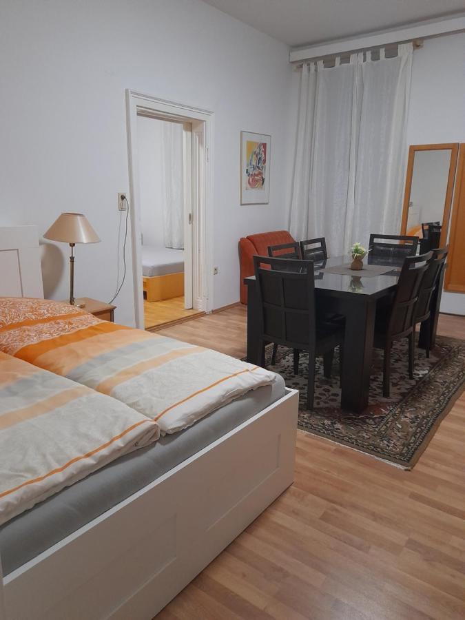 Ferienwohnung Schloessel 26/18 Vienna Esterno foto